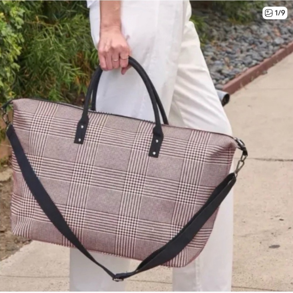 Lulu Dharma Elegant pink Checkered Tote with Black Handles